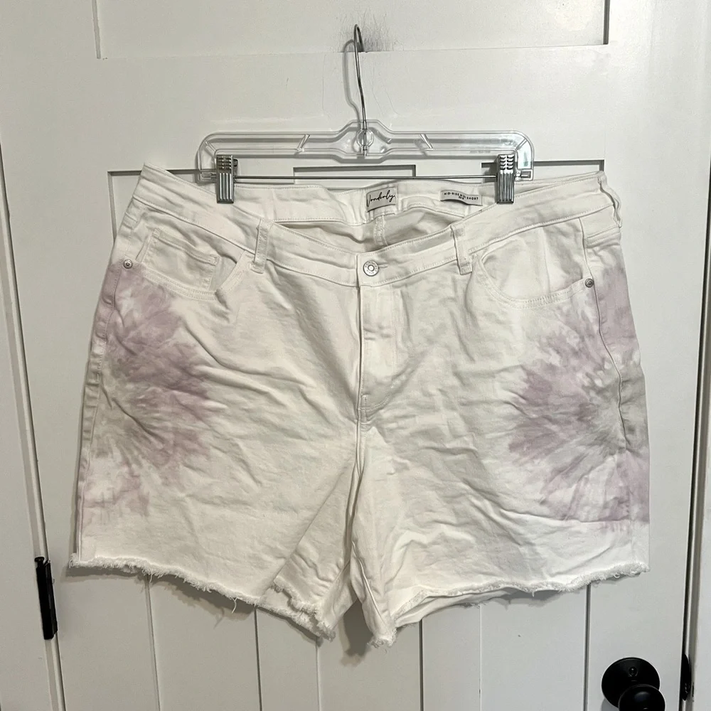 Wonderly Plus Size Midrise Relaxed Midi Denim Shorts White Size 20